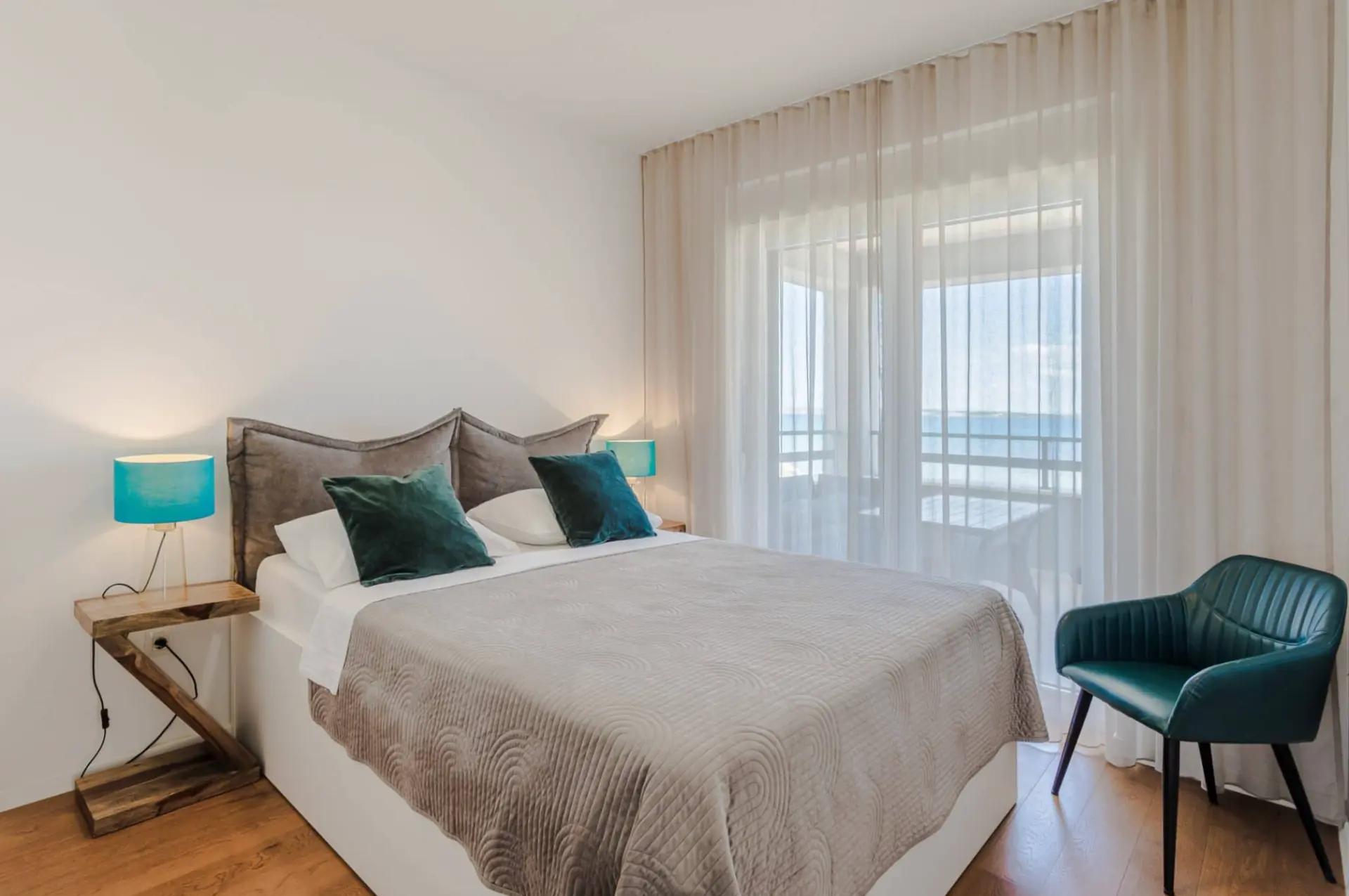 Ruhiges Apartment-Schlafzimmer auf Vir mit Blick auf das Meer